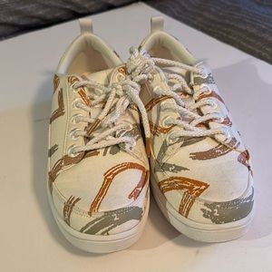 Allbirds/ Tiffany Bouelle collaboration canvas shoes size ten